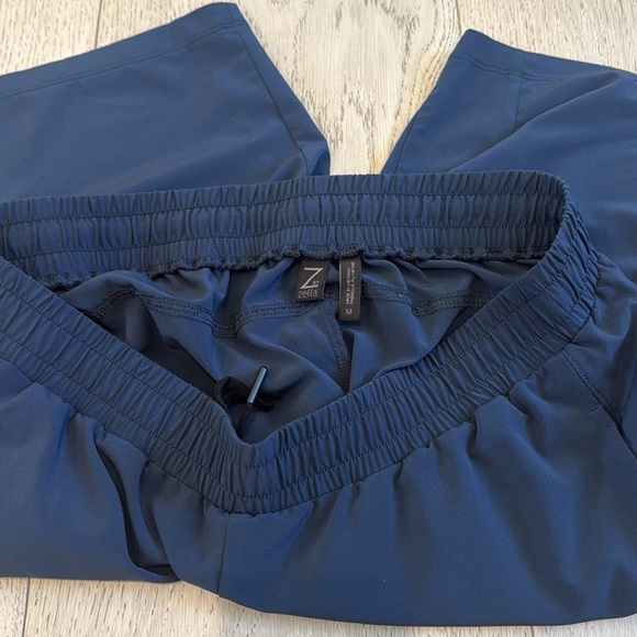 Zella Activewear Drawstring Waist Bermuda Shorts in Size Medium - Picture 5 of 10